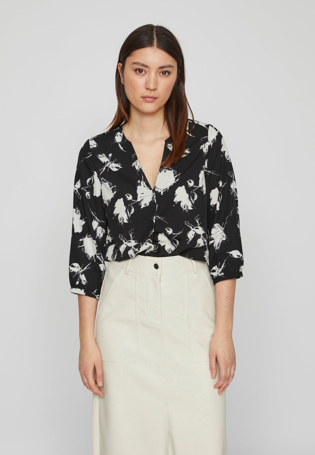 

Блузка Vivilla V Neck VILA, черная