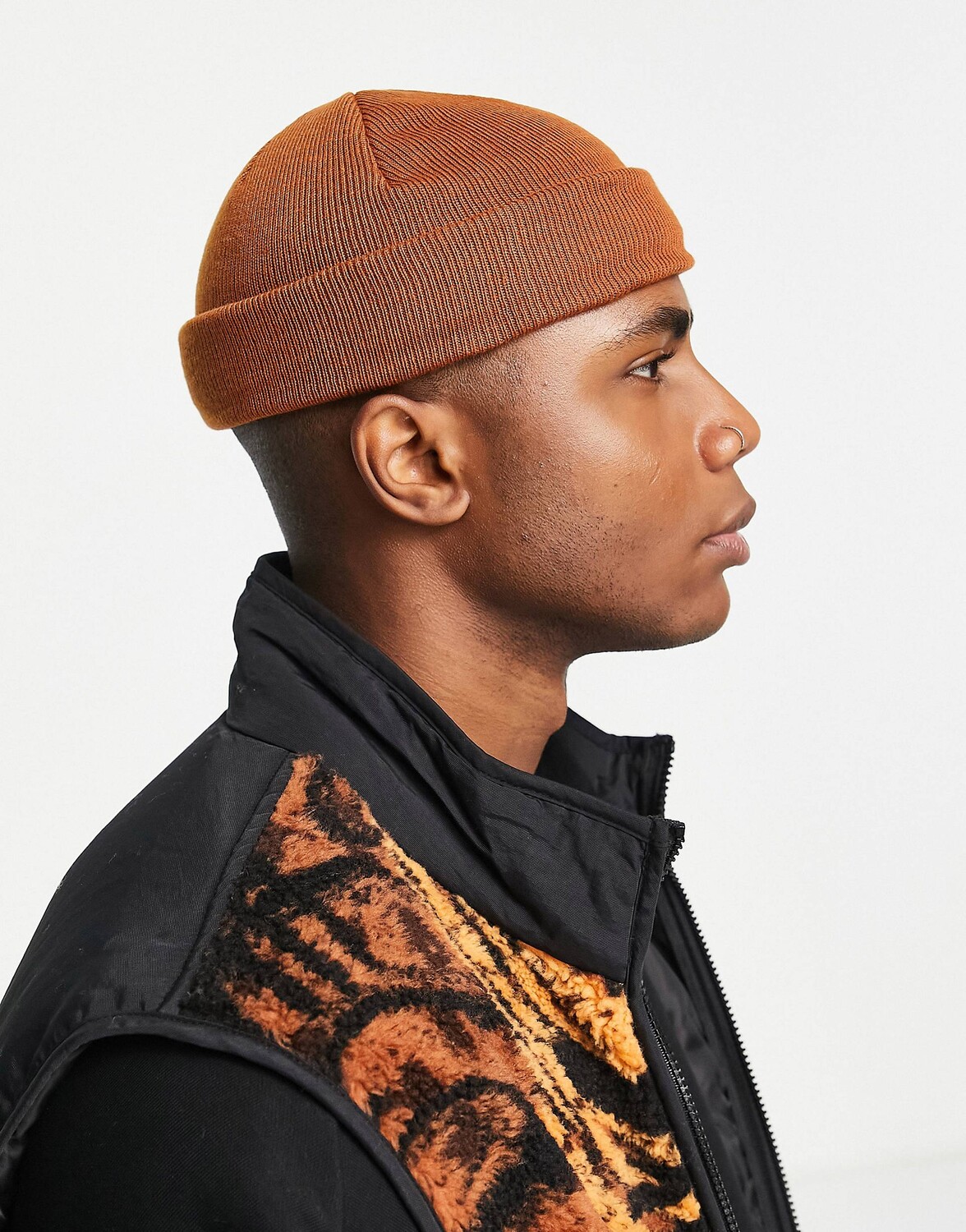 

Табачная шапка мини в рубчик ASOS DESIGN fisherman