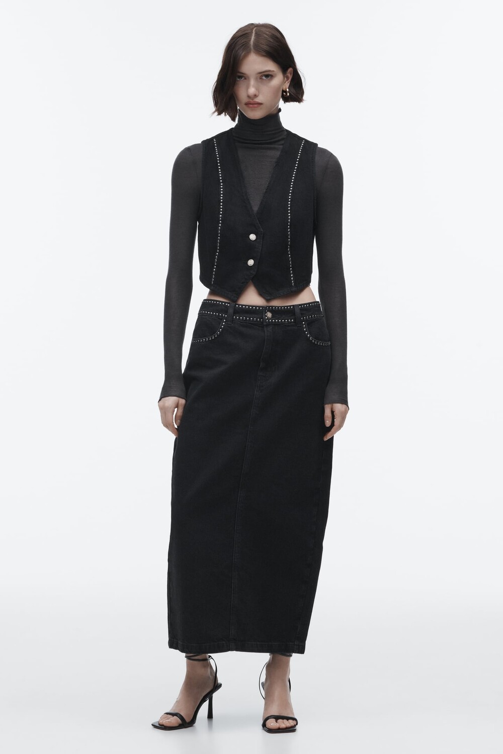 

Джинсовая юбка с заклепками ZARA, черный