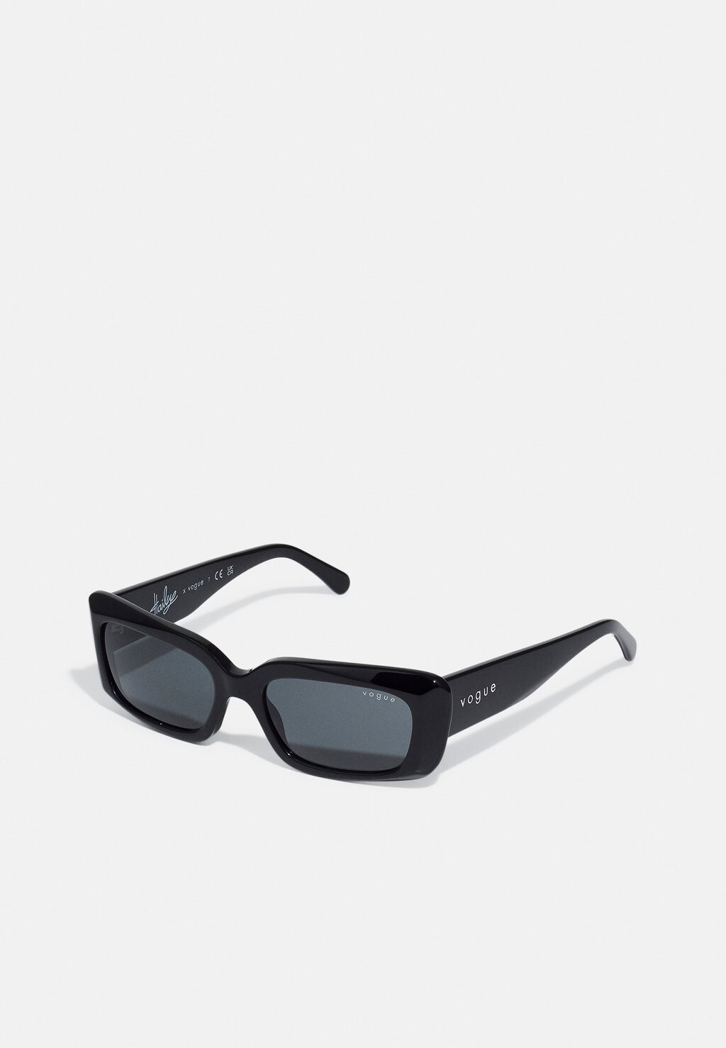 

Солнцезащитные очки VOGUE Eyewear, черный