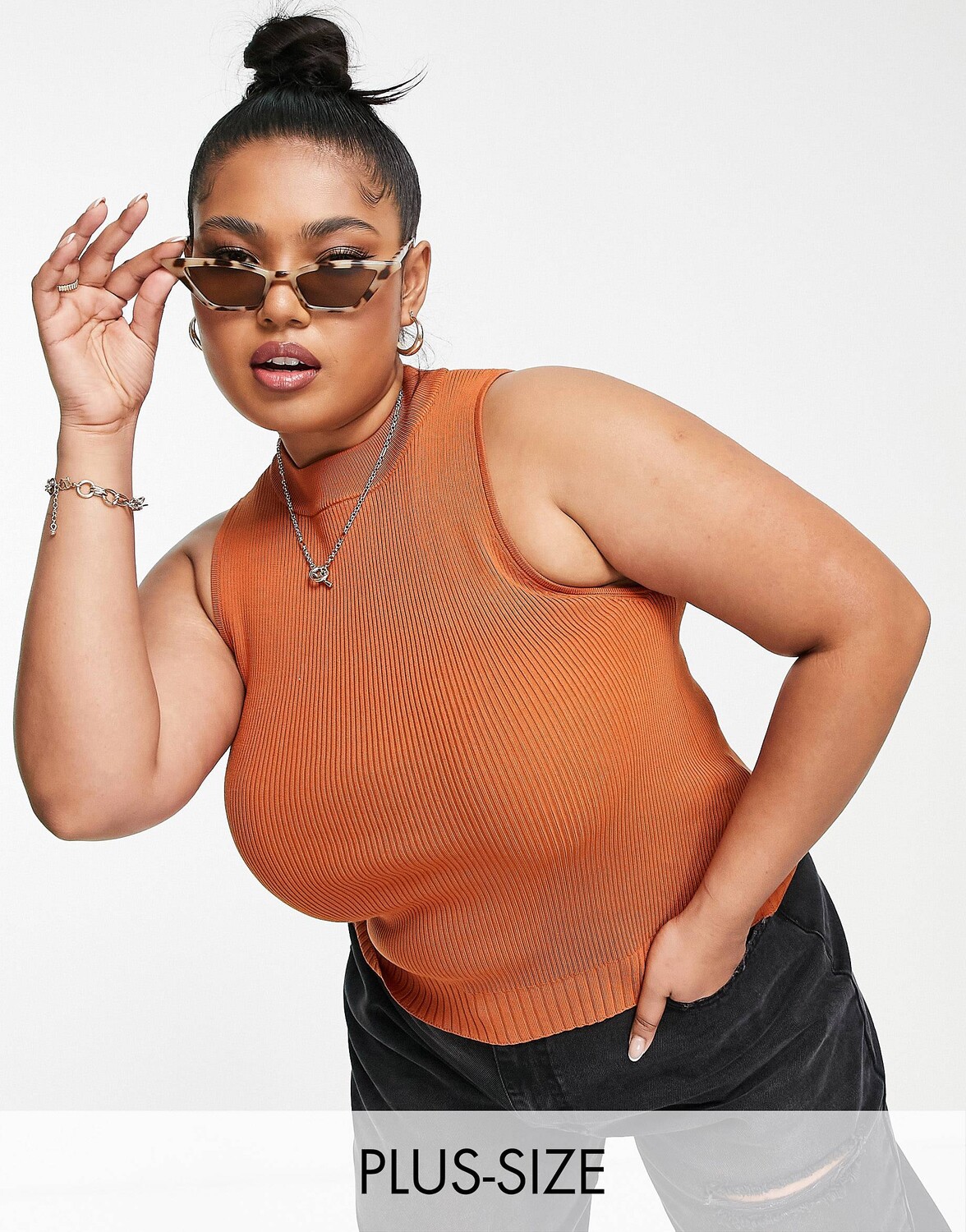 

Коричневый трикотажный жилет-борцовка с резинкой по краю ASOS DESIGN Curve