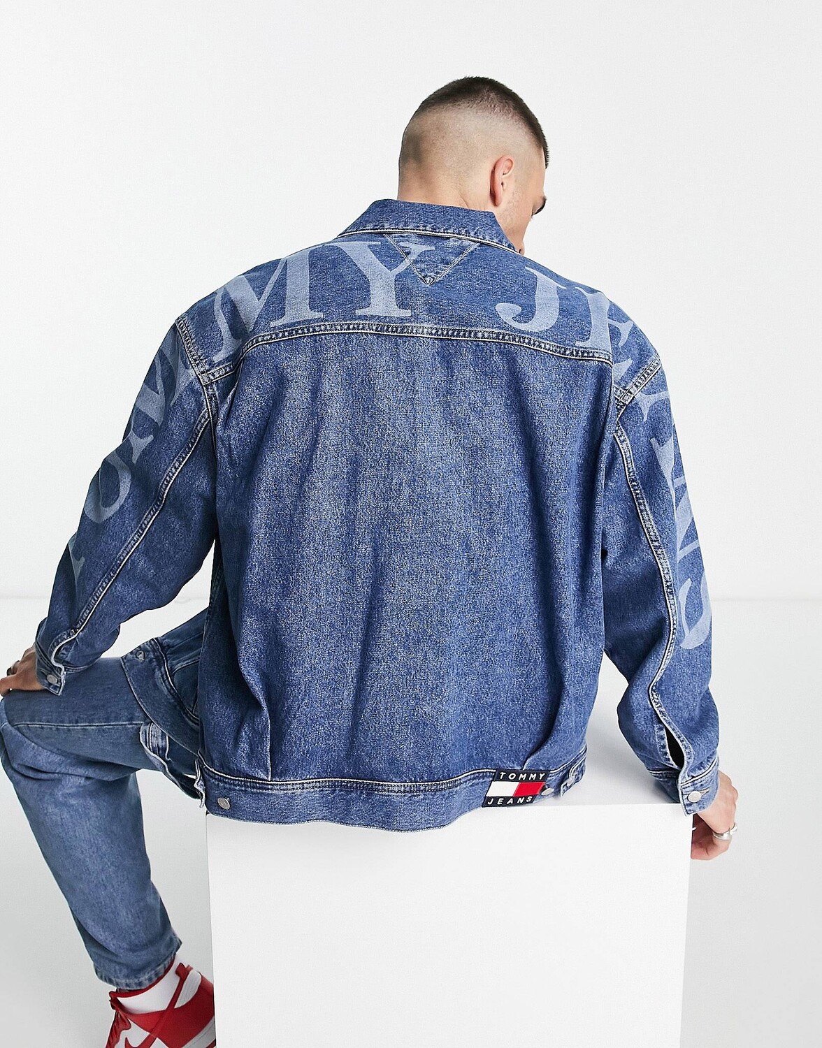 

Джинсовая куртка дальнобойщика оверсайз с логотипом Tommy Jeans, Синий