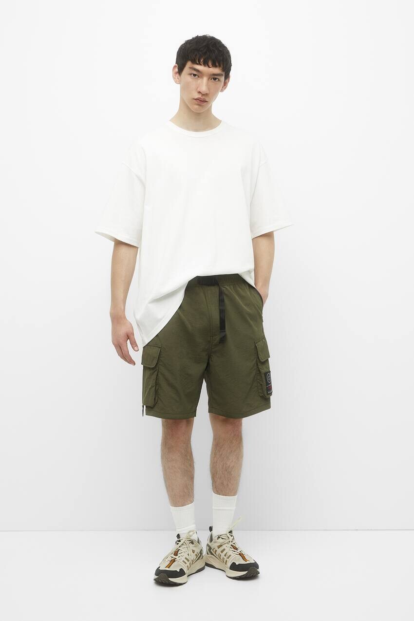 

Шорты-бермуды Wrangler ATG карго Pull&Bear, хаки