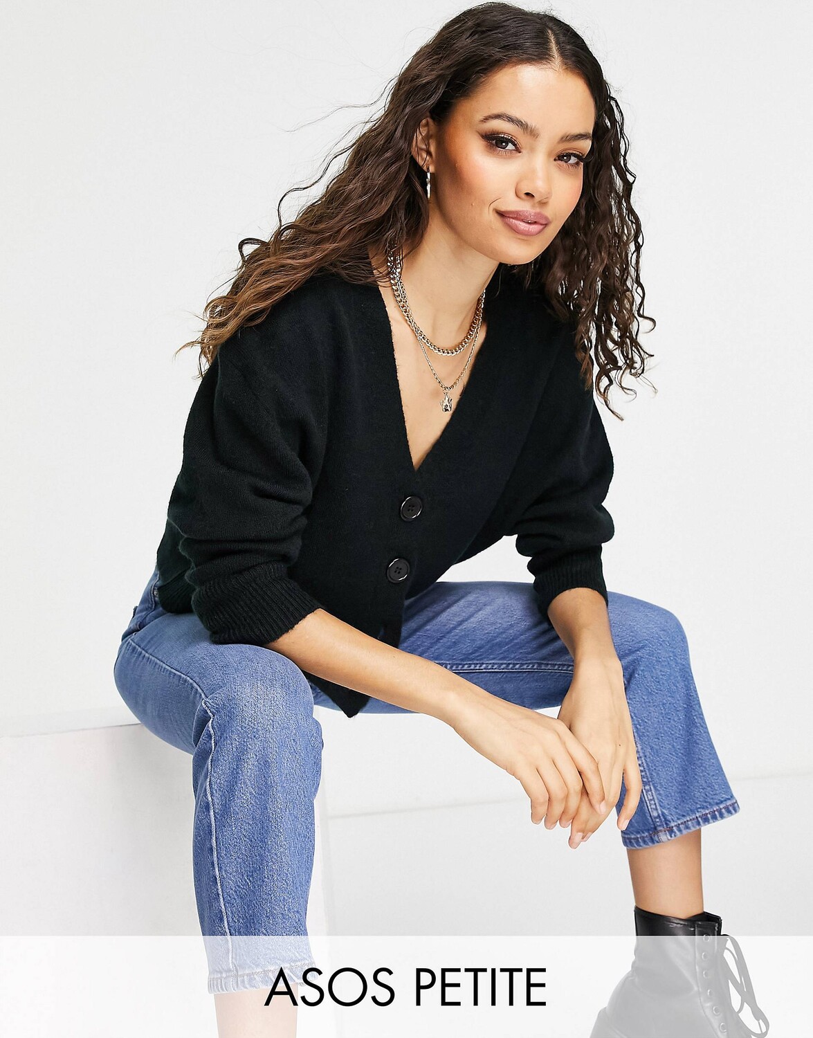 

Пушистый кардиган свободного кроя на пуговицах ASOS DESIGN Petite черного цвета