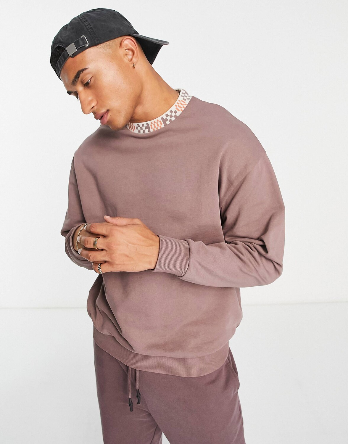 

Коричневая толстовка оверсайз с окантовкой в ​​шахматную клетку ASOS DESIGN, Коричневый