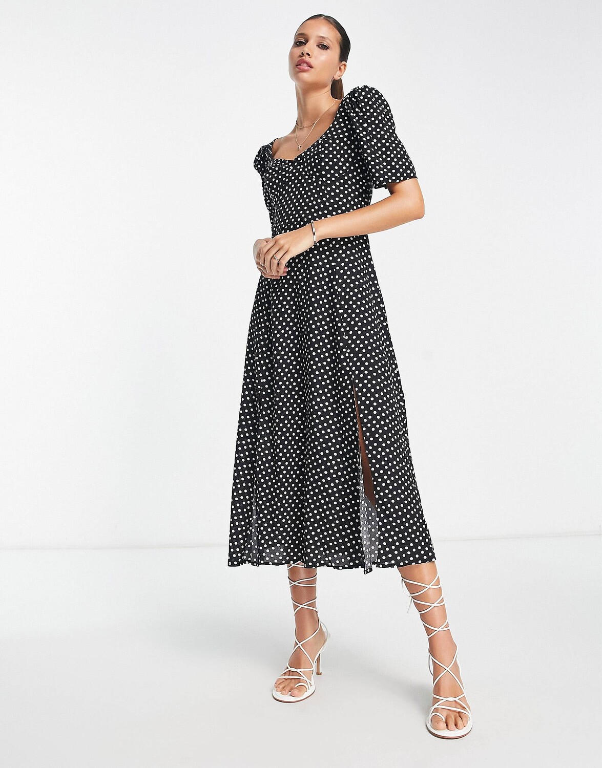 

Платье миди с чашечками и разрезами в горошек ASOS DESIGN