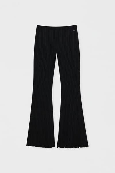 

Черные расклешенные брюки в рубчик PULL&BEAR