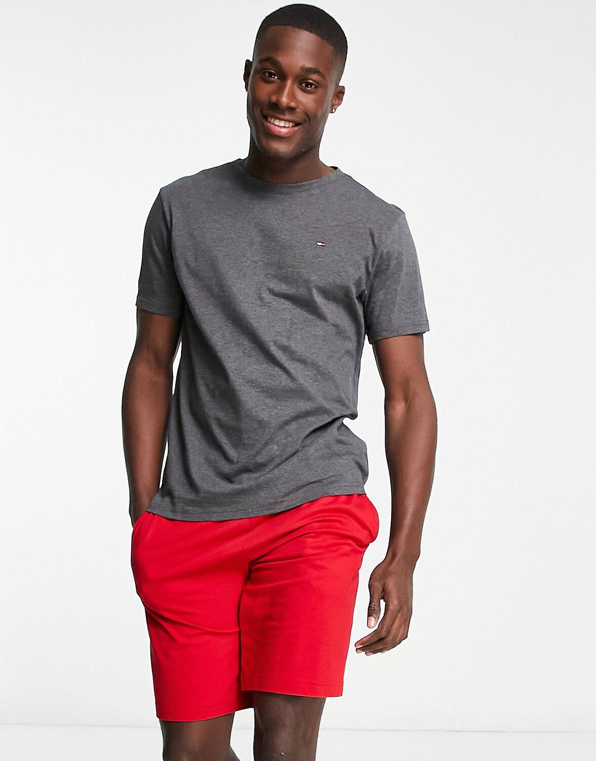 

Комплект из футболки и шорт Tommy Hilfiger homewear темно-серого и красного цветов