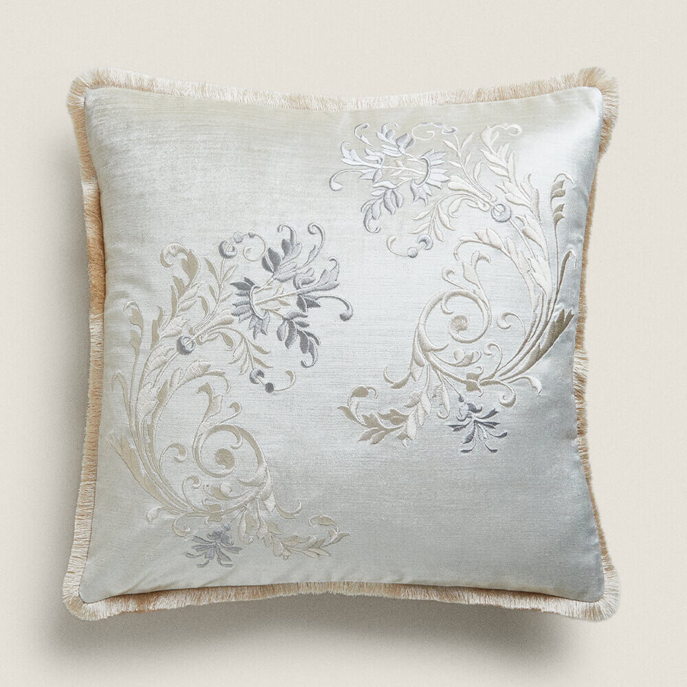 

Чехол для подушки Zara Home With Floral Embroidery, золотой