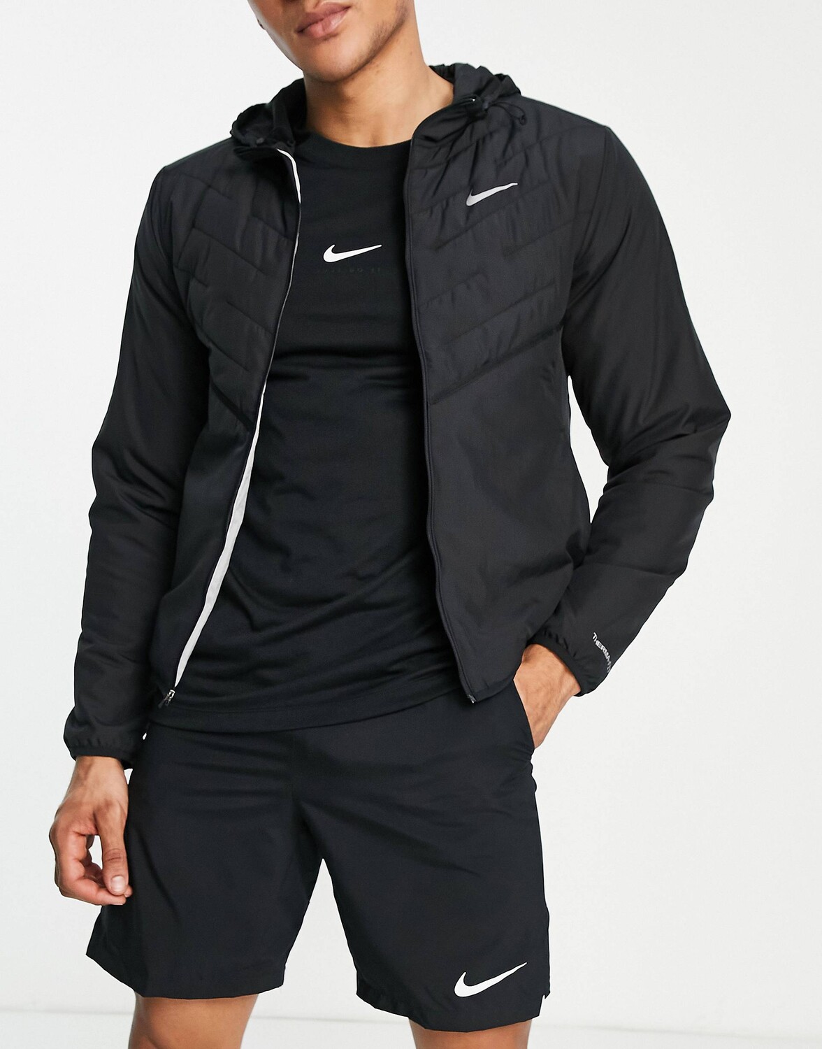 

Черная куртка с синтетическим наполнителем Nike Running Repel