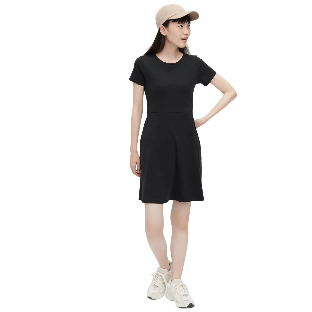

Платье Uniqlo Short Sleeve Flared, черный
