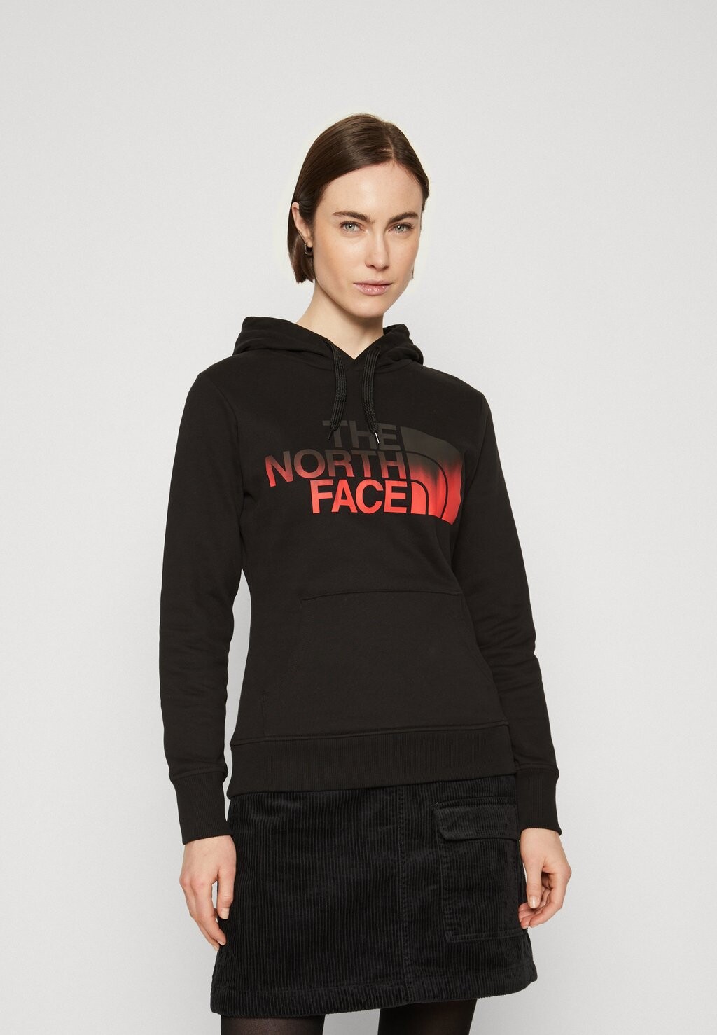 

Толстовка The North Face STANDARD HOODIE, цвет black/fiery red