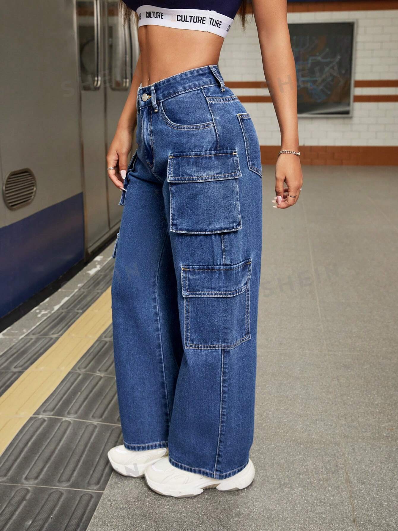 цена SHEIN PETITE Женские повседневные джинсовые брюки с карманами, темная стирка