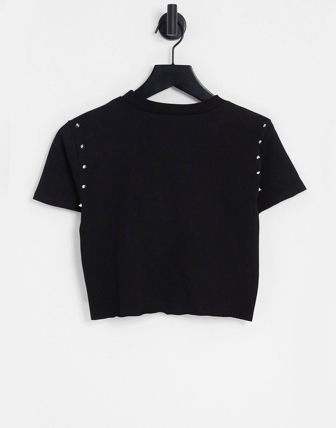 

Черная футболка с заклепками ASOS DESIGN