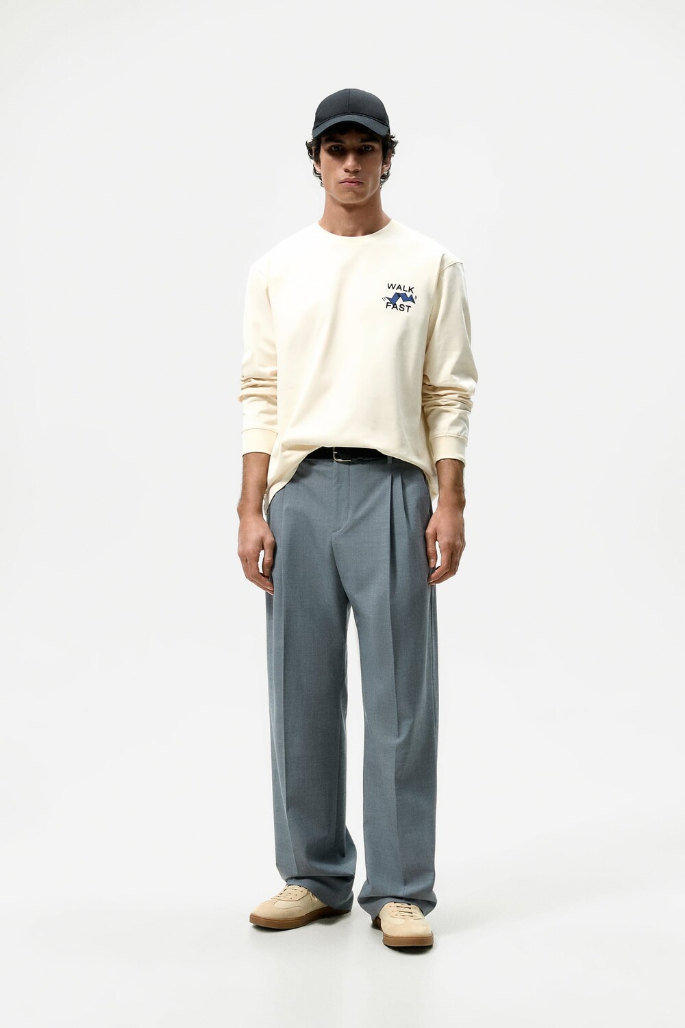 

Футболка с контрастным принтом ZARA, экру