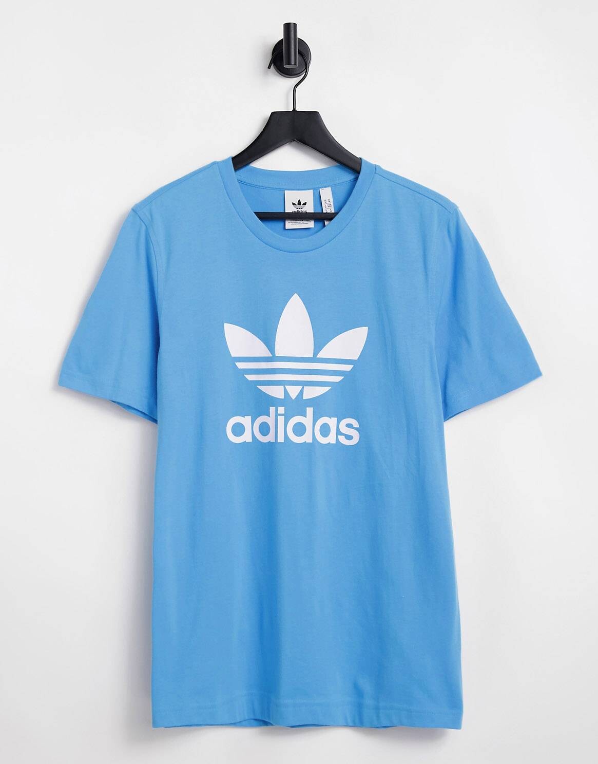 

Небесно-голубая футболка с крупным логотипом adidas Originals adicolor