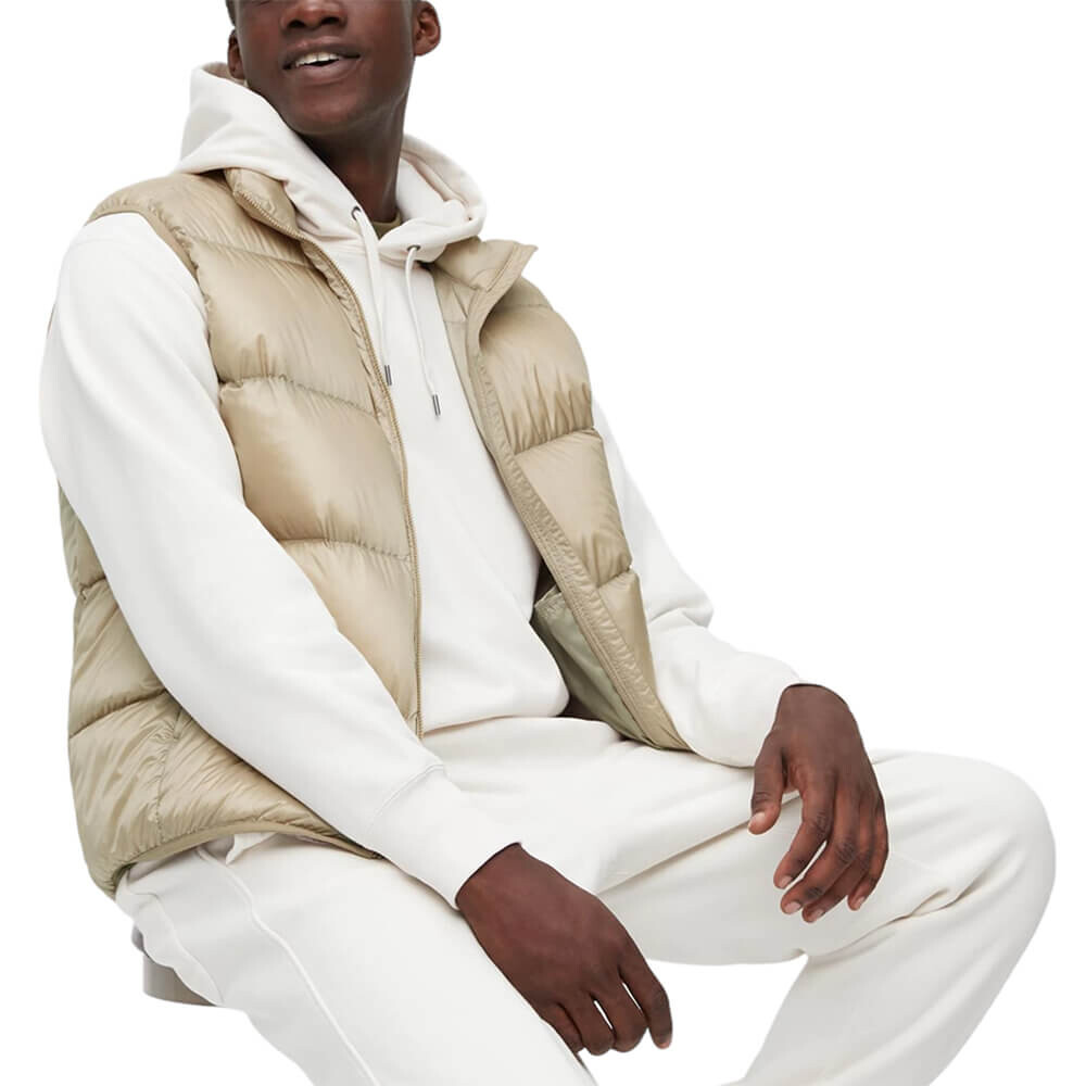 

Утепленный жилет Uniqlo Ultra Light Down, бежевый