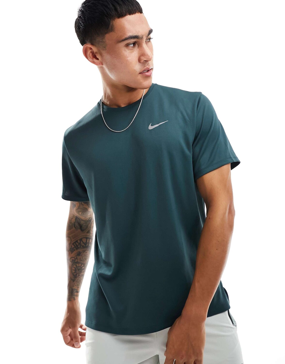 

Футболка цвета хаки Nike Miler Dri-FIT