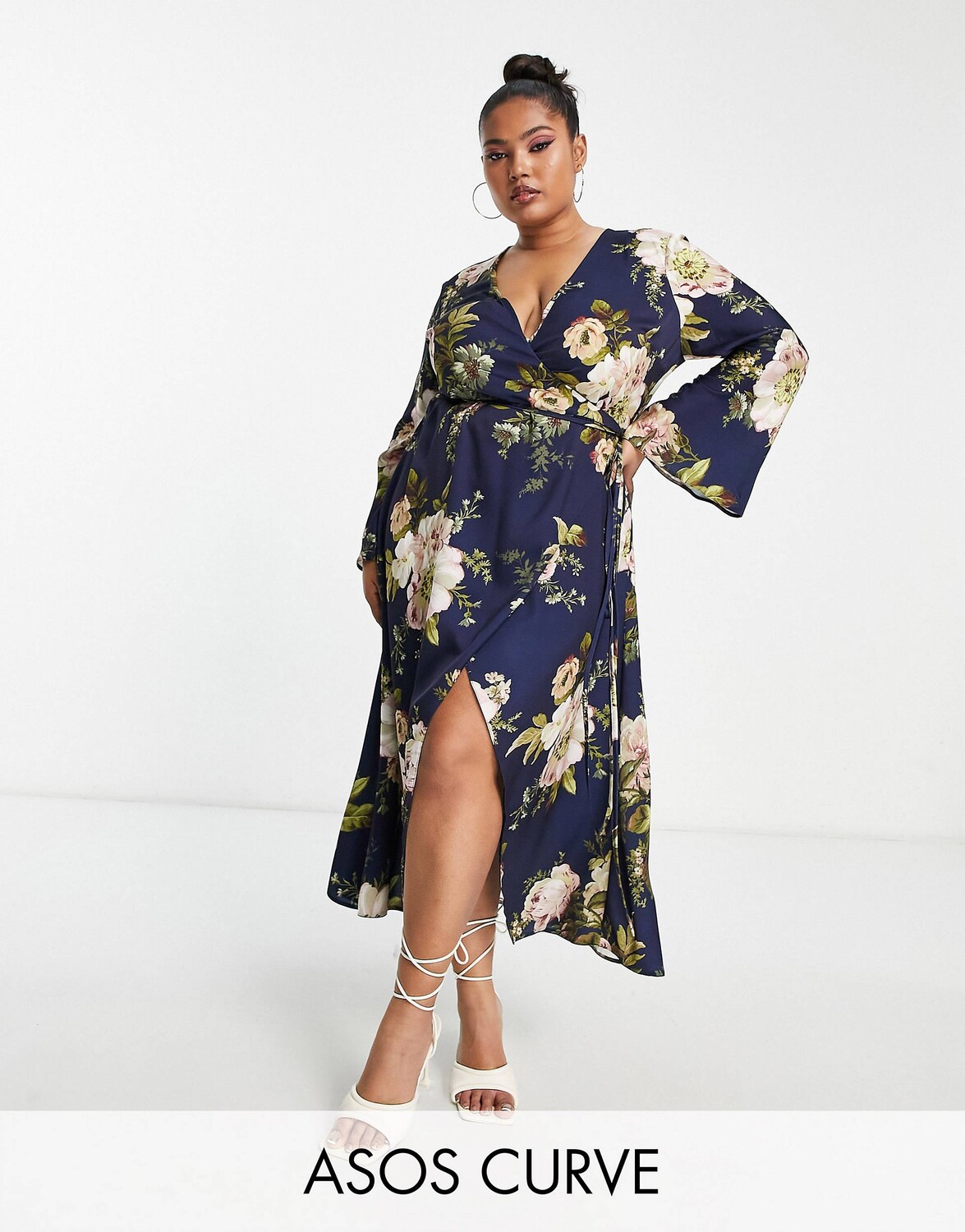 

Темно-синее атласное платье с запахом и завязками на талии ASOS DESIGN Curve Curve, Синий