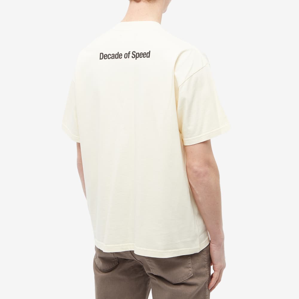 White tee speed up