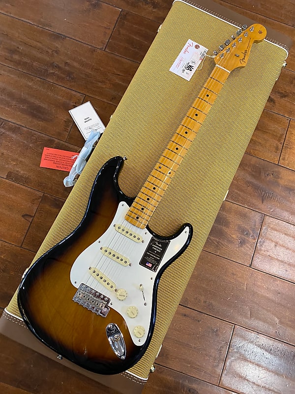 цена Fender American Vintage II 1957 Stratocaster 2022 MN Sunburst #V2209333 (7 фунтов, 10,9 унций) 0110232803