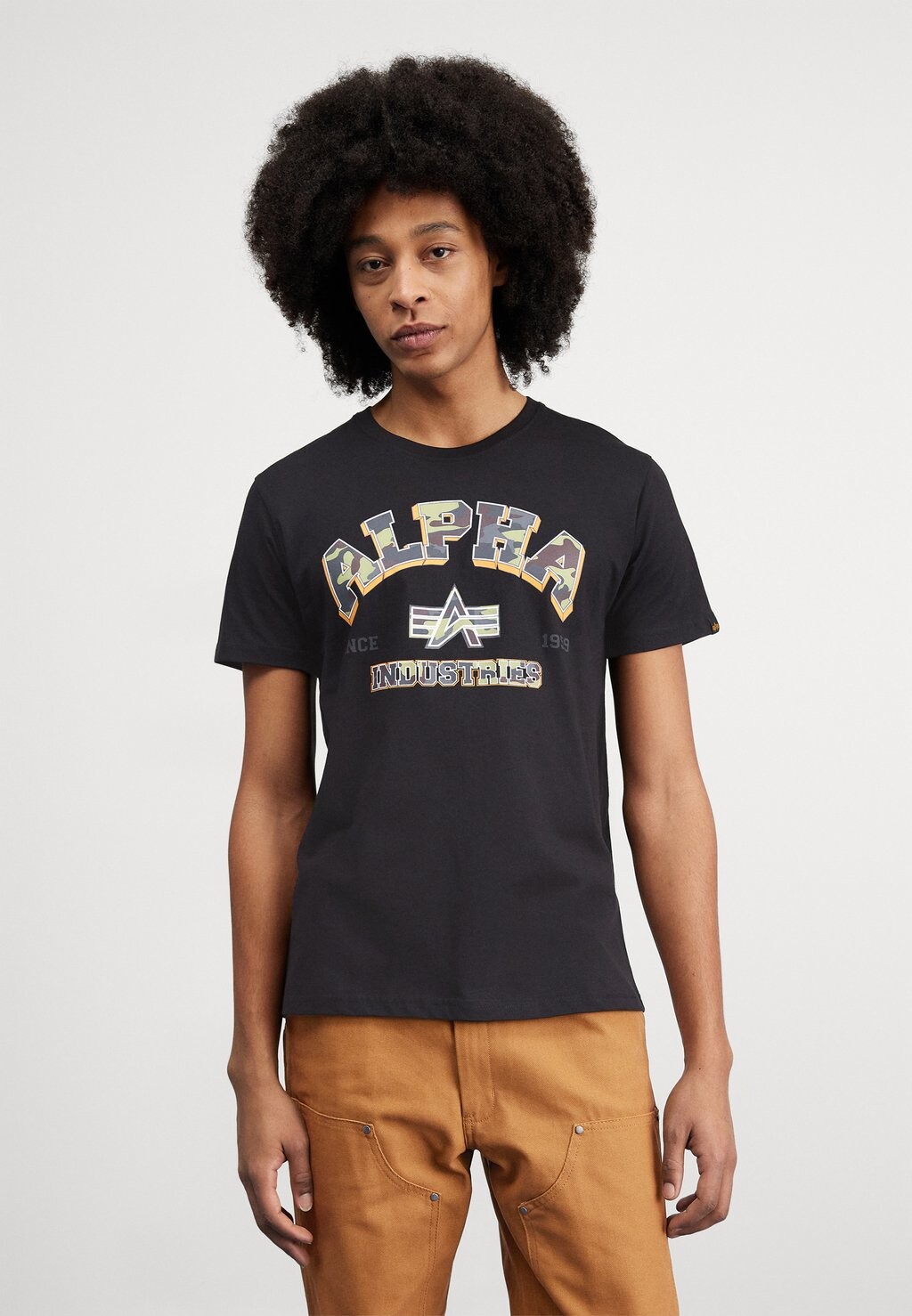 

Футболка с принтом COLLEGE CAMO Alpha Industries, цвет black