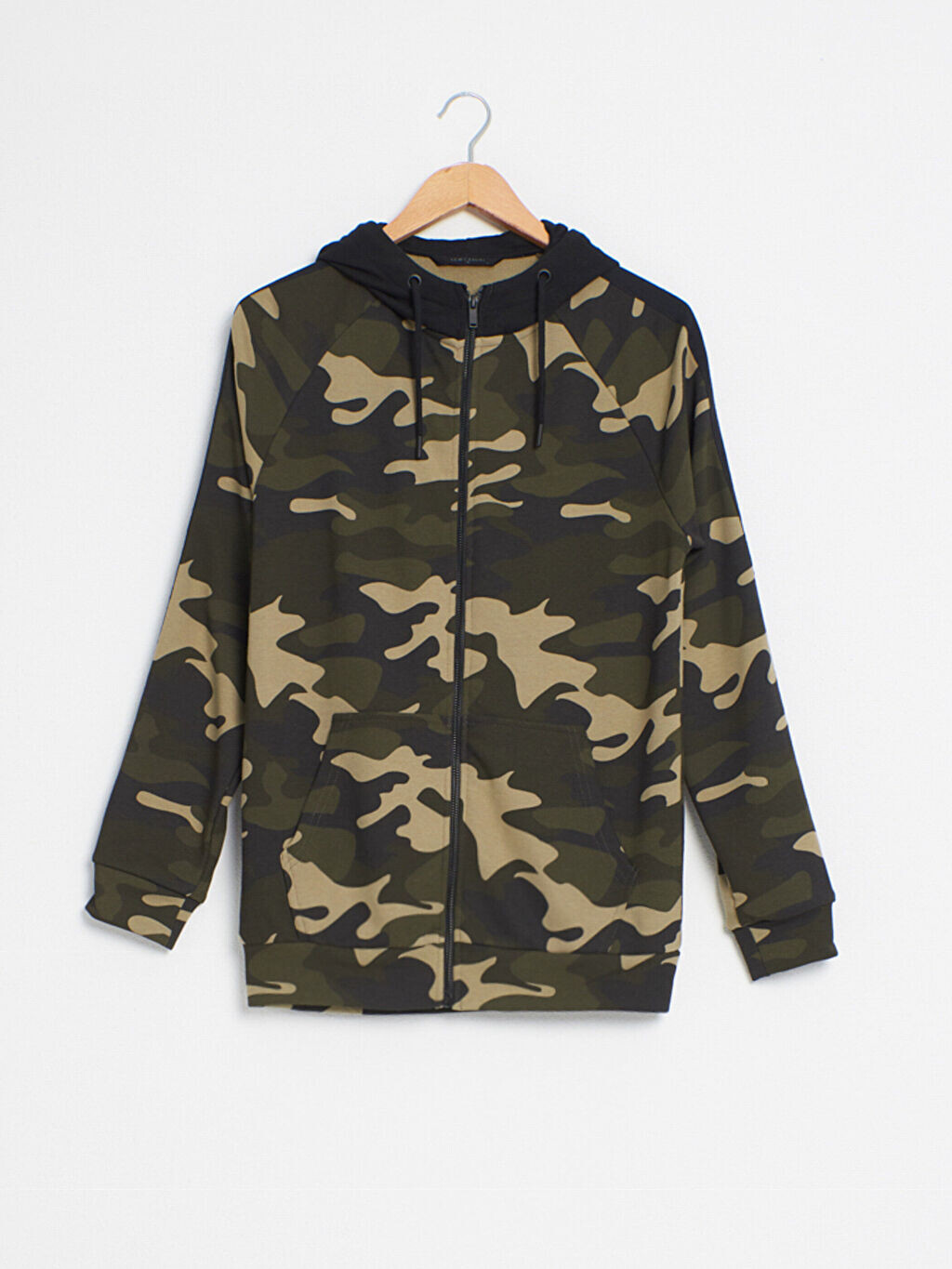 

Толстовка с капюшоном и молнией с камуфляжным рисунком LCW Casual