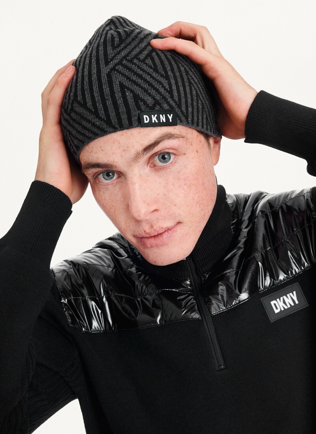 

Шапка с логотипом Allover Crosswalk DKNY