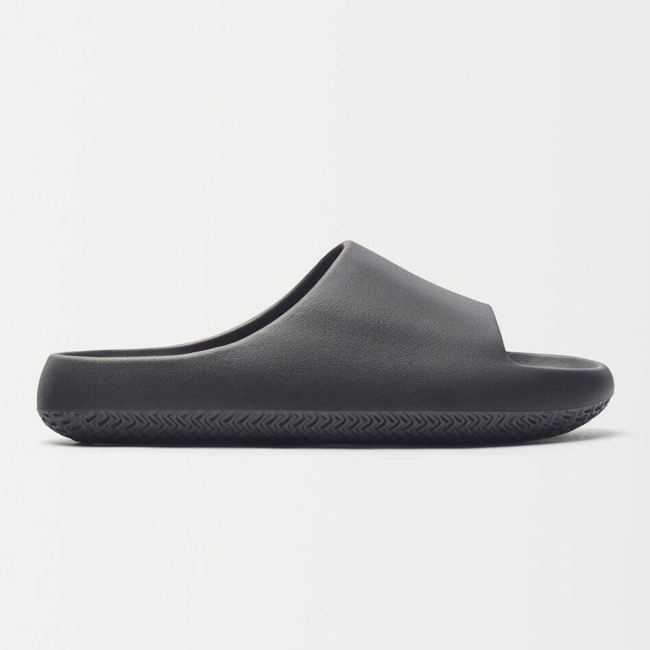 

Резиновые тапочки Bershka Men’s Textured Flat, черный