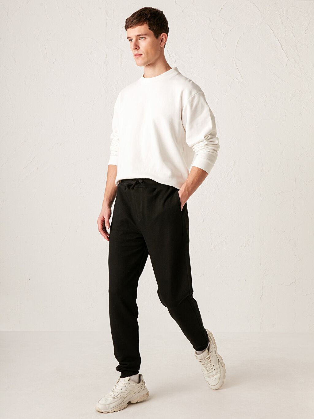 

Мужские спортивные штаны Standard Fit Jogger LC Waikiki Basic