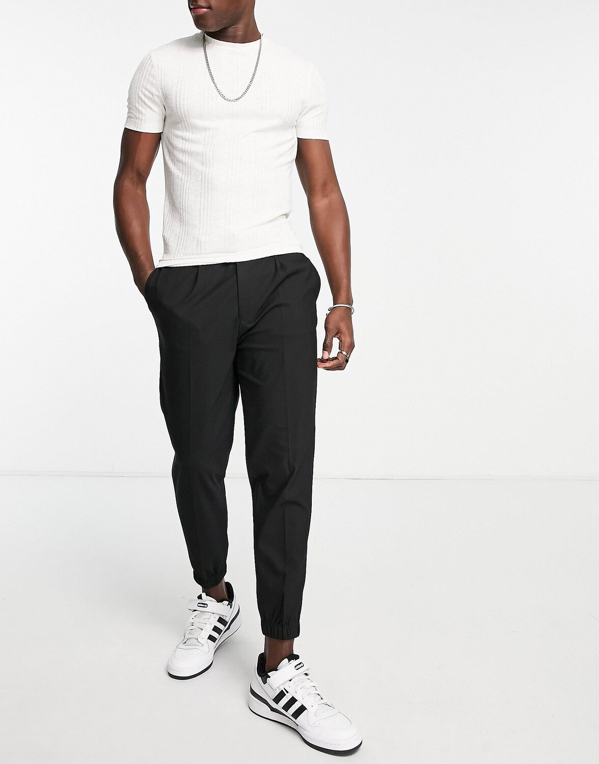 

Черные зауженные джоггеры ASOS DESIGN smart