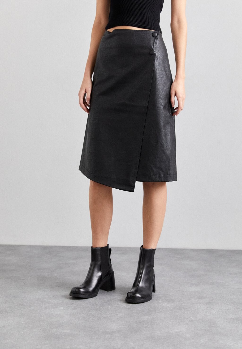 

Юбка с запахом Maya Wrap Midi Skirt DESIGNERS REMIX, черный