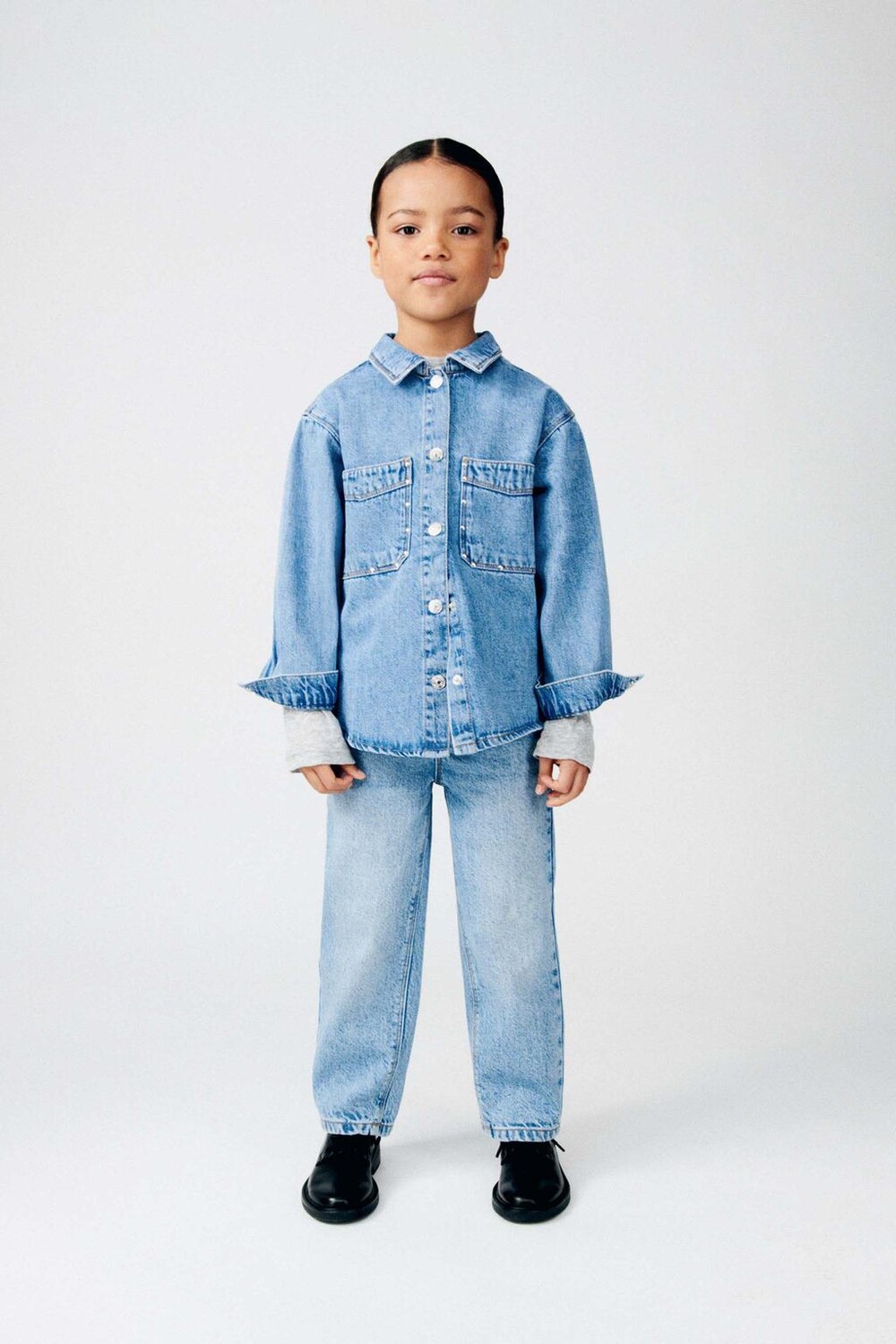 

Джинсовая рубашка с клепками ZARA, синий