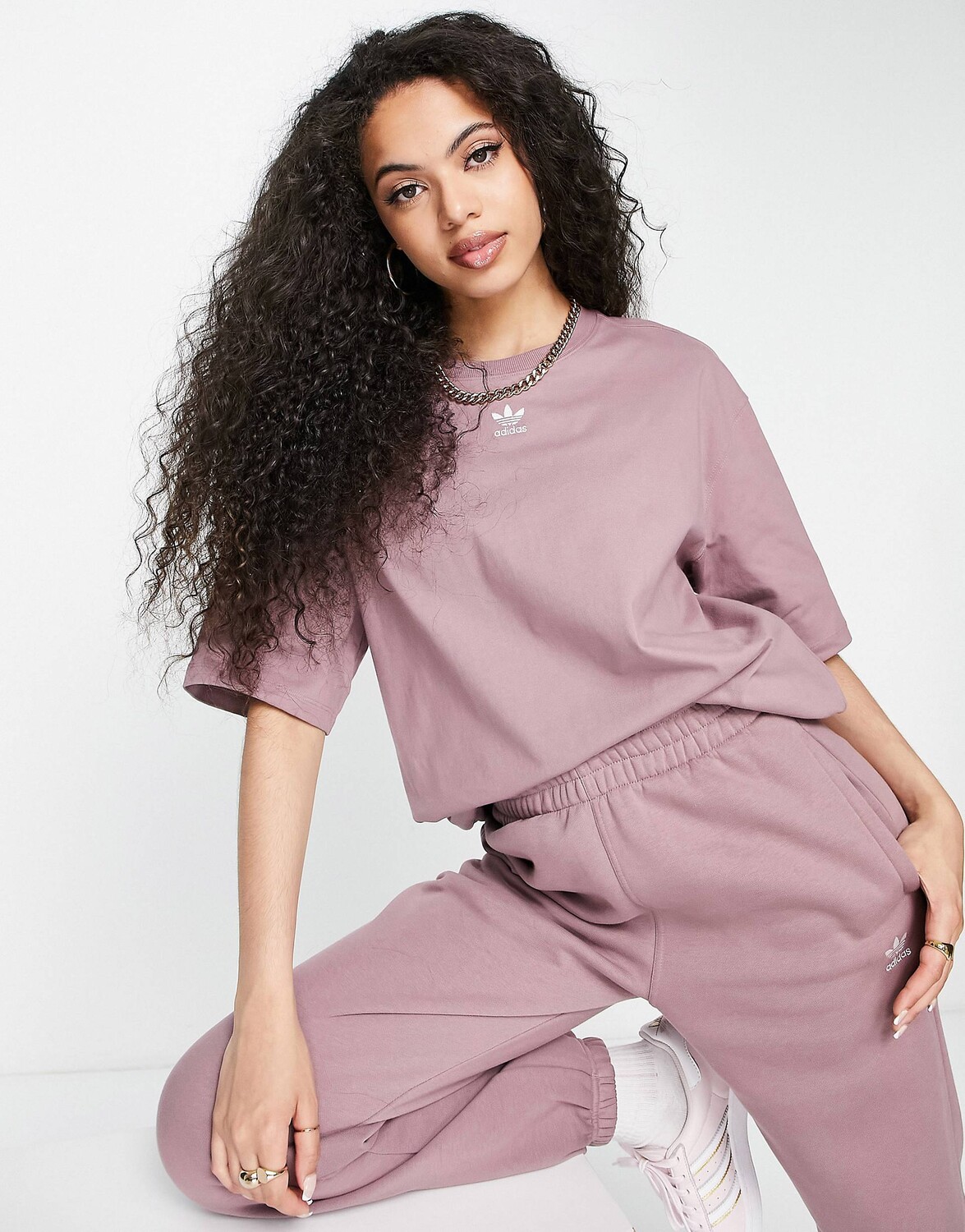 

Лиловая футболка adidas Originals Essentials
