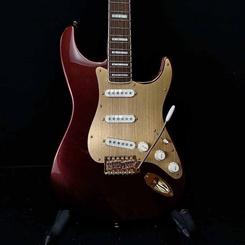 

Squier 40th Anniversary Strat Gold Edition Ruby Red Metallic