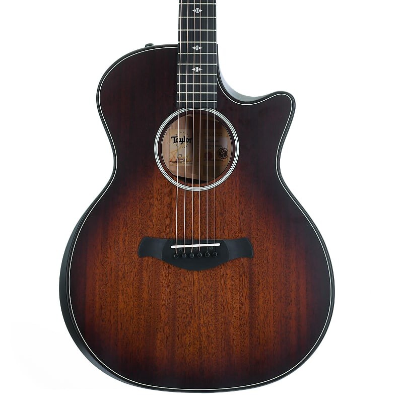 

Большой зал Taylor 324CE Builder's Edition