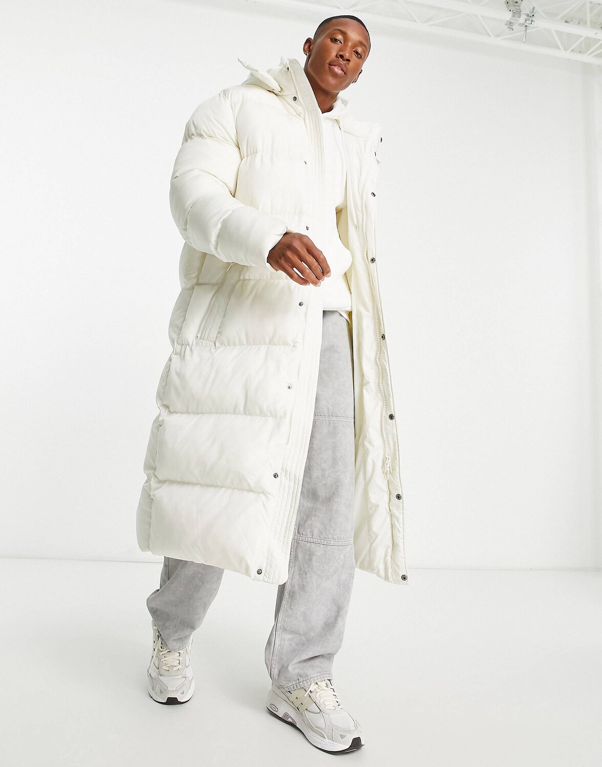 Удлиненная пуховая куртка цвета экрю ASOS DESIGN