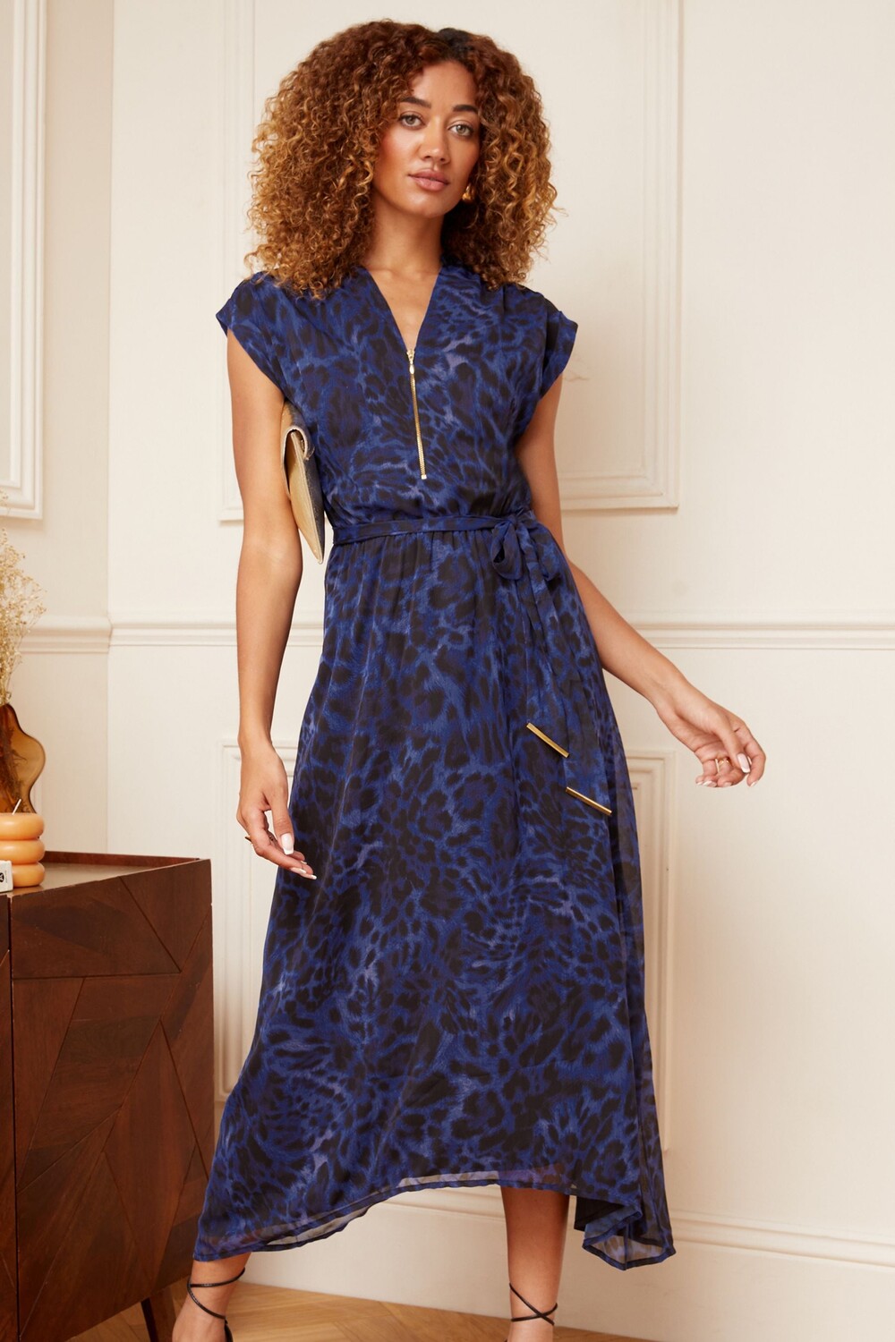 

Платье миди с закатанными рукавами поясом с принтом и молнией Love & Roses, синий