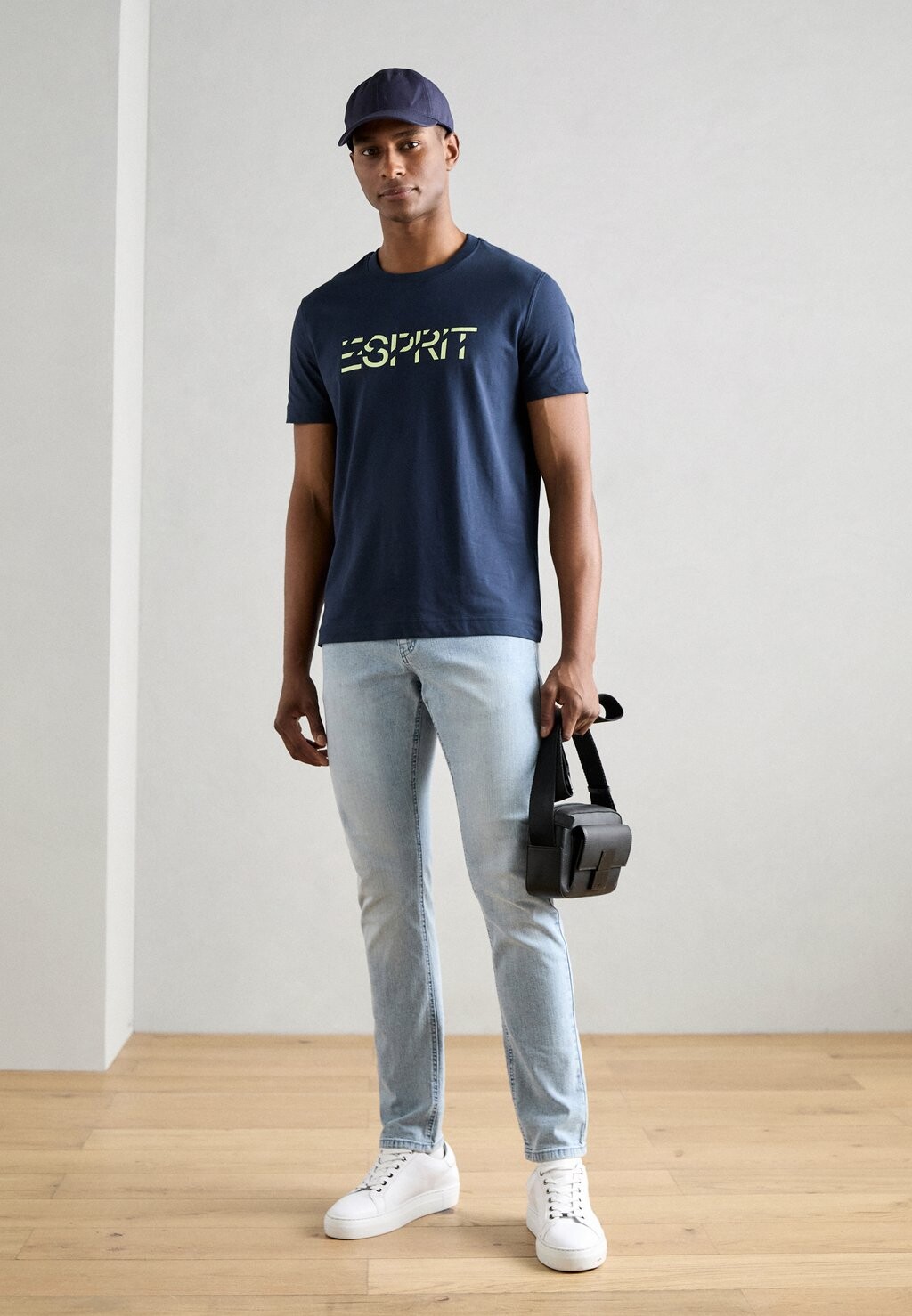 

Футболки с принтом TEE Esprit, темно-синий