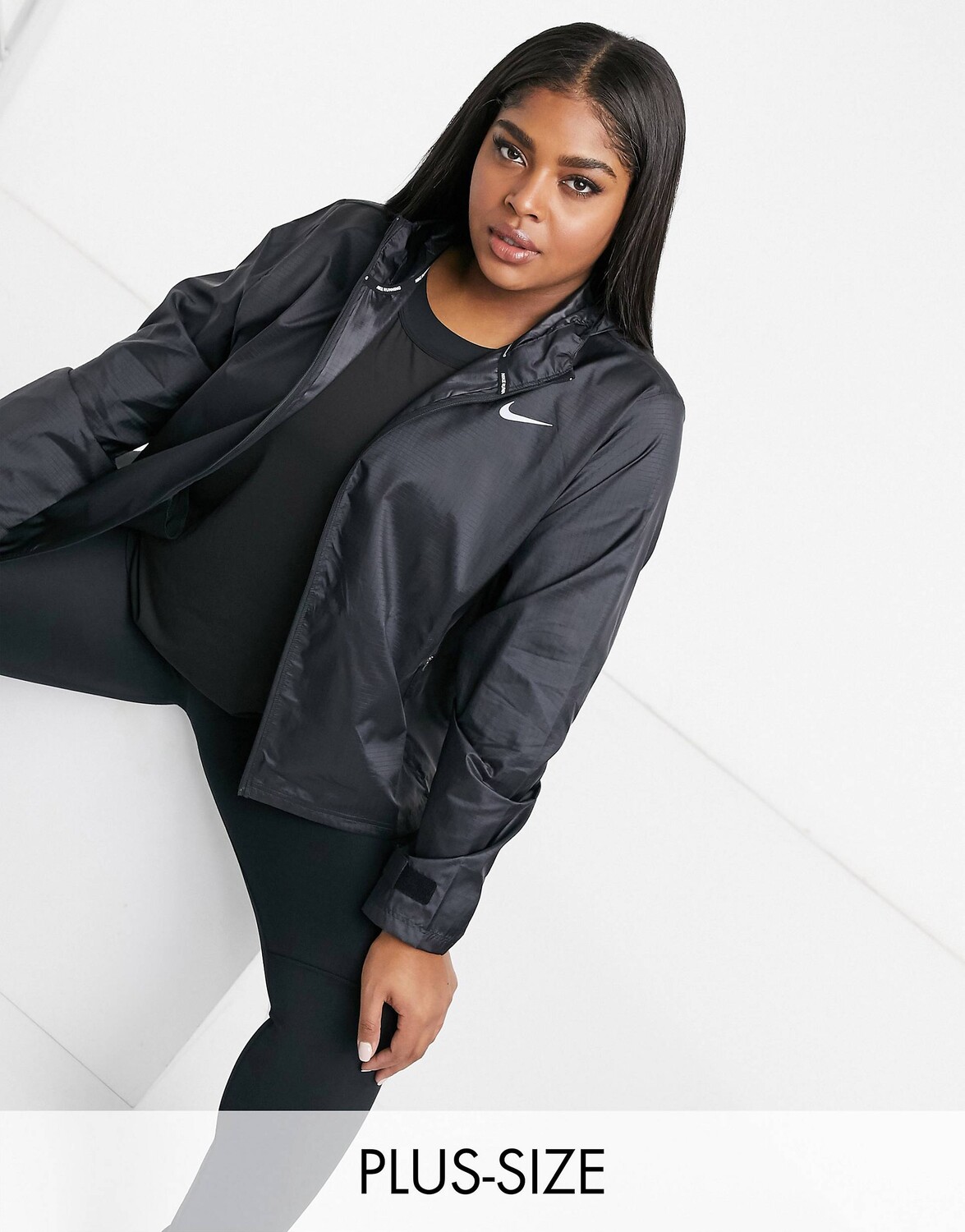 

Черная куртка Nike Running Plus Essential, Черный