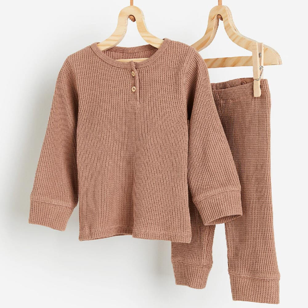 

Комплект одежды штаны и футболка H&M Waffled Set, темно-бежевый