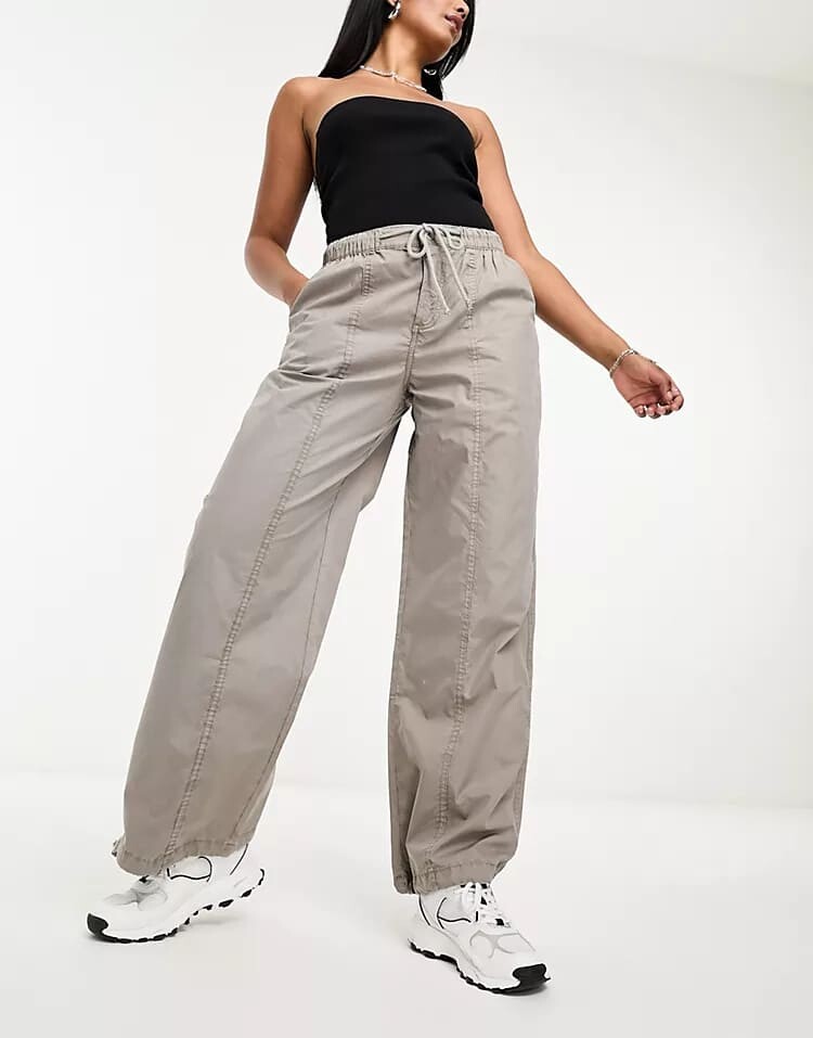 

Брюки-карго ASOS DESIGN Parachute With Seam Detail, серо-коричневый