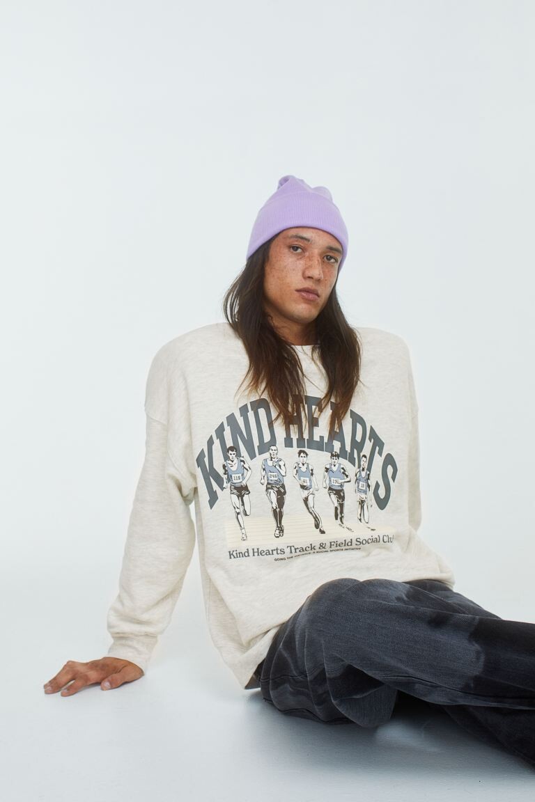 

Толстовка Relaxed Fit с принтом H&M, светло-серый меланж/добрые сердца