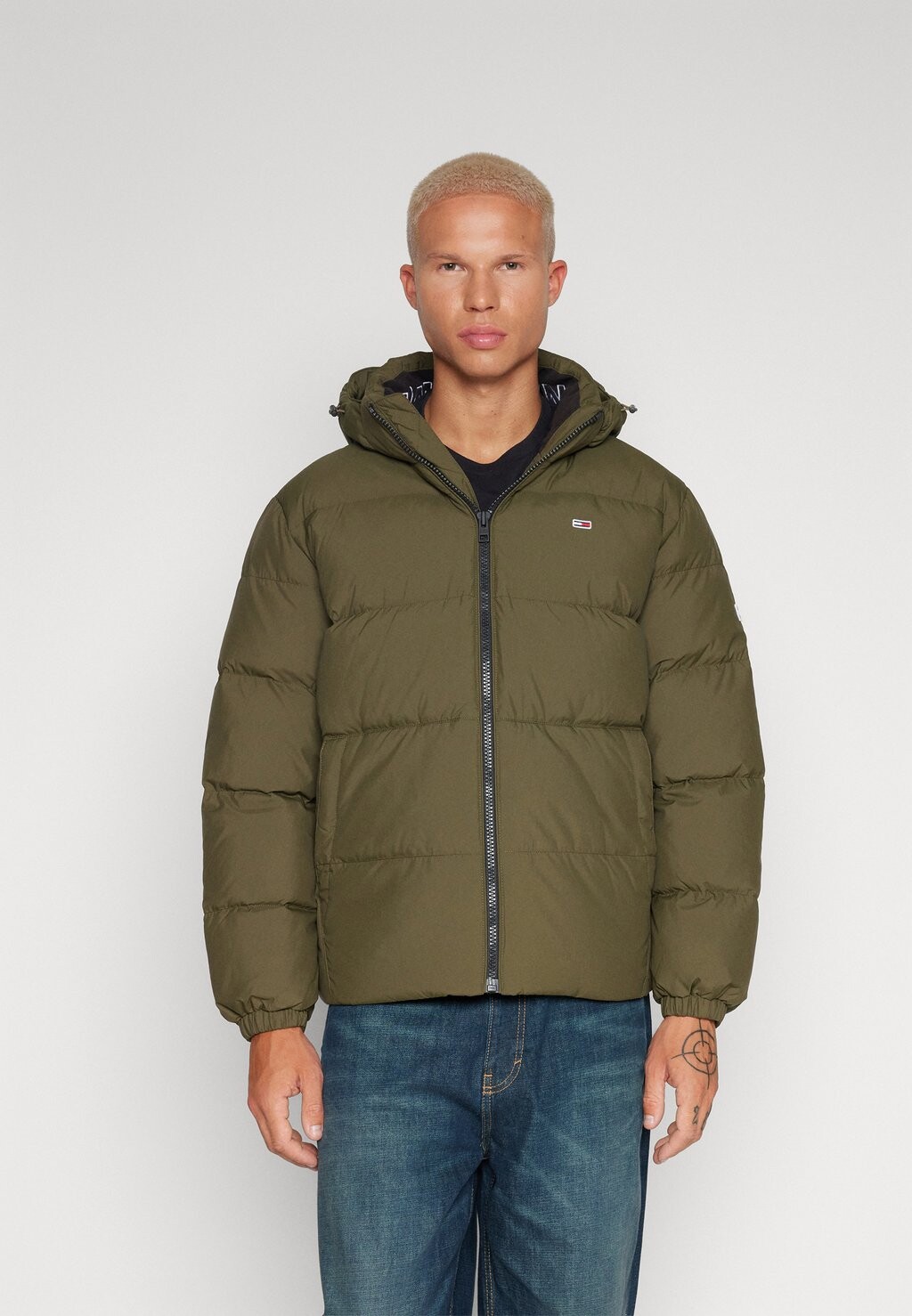 

Куртка Tommy Jeans КУРТКА ESSENTIAL, цвет drab olive green