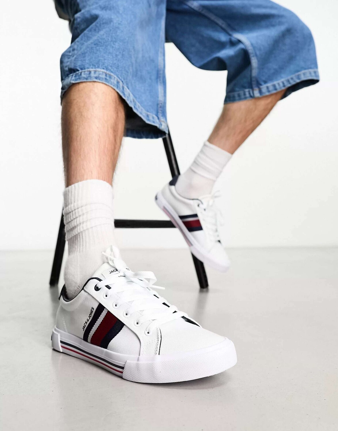 

Белые парусиновые кроссовки Jack & Jones с контрастными полосками