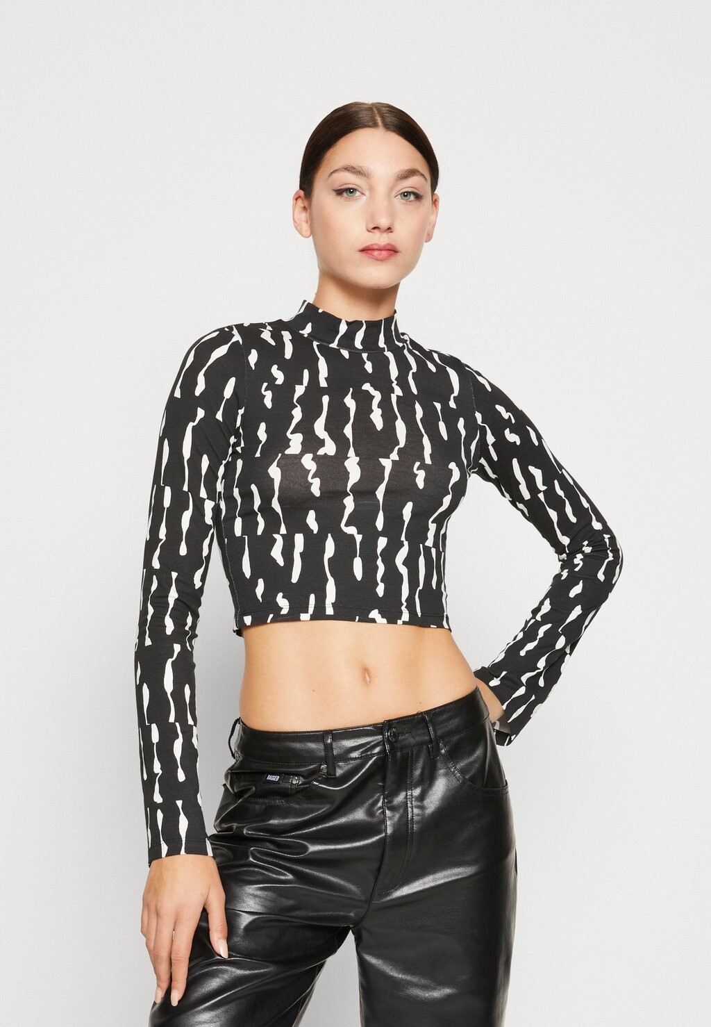

Топ с длинными рукавами Monki, черный