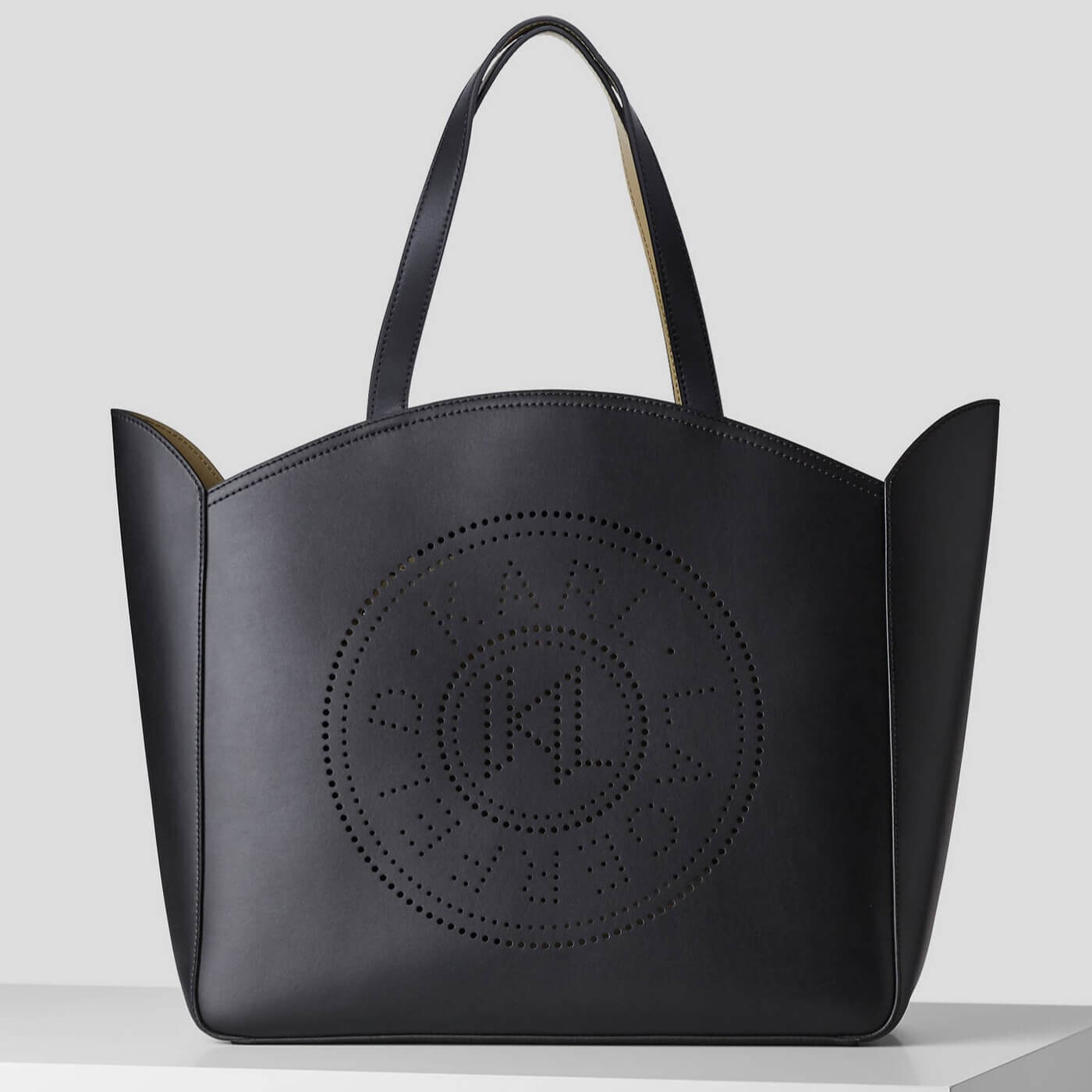 

Сумка Karl Lagerfeld K/Сircle Large Perforated Logo, черный
