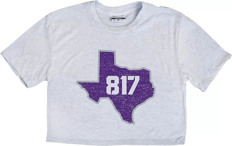 

Женская укороченная футболка белого цвета 817 State Crop Worth Fort Worth Where I'M From