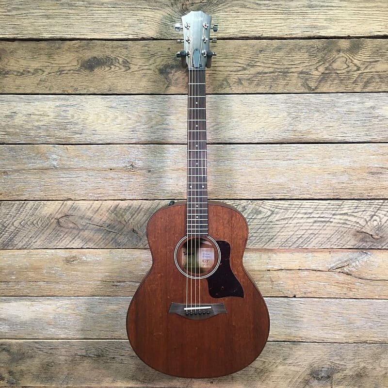 

Taylor GTe Mahogany с AeroCase