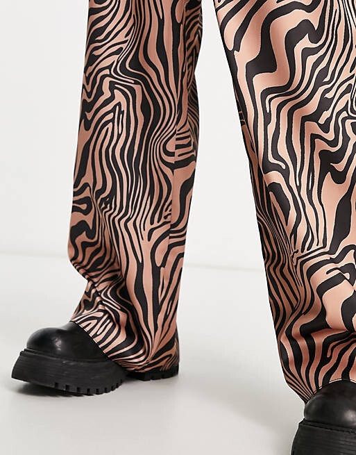 

Атласные брюки без застежек ASOS DESIGN Petite с зебровым принтом